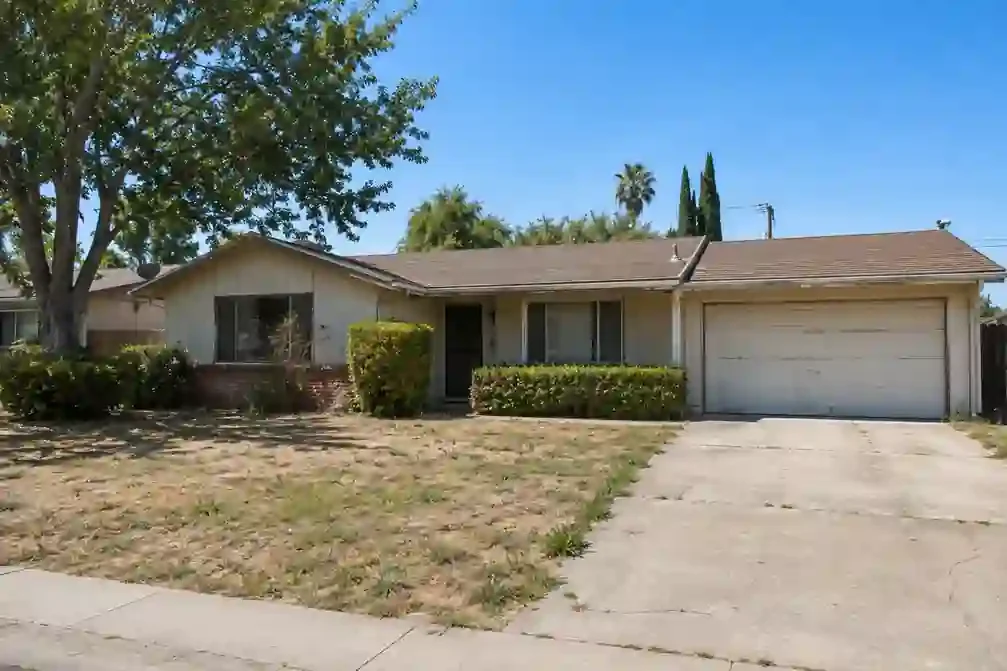 Sell my house fast in Madera with a local cash home buyer for an older California home needing repairs.