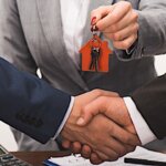 Different Between Real Estate Agent vs. Local Investor