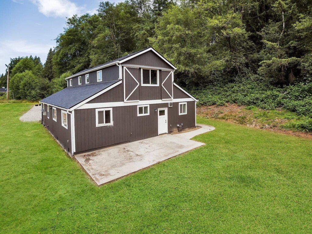 30316 Finn Settlement Rd, Arlington, WA Farmhouse