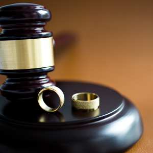 How to Manage Selling a House in a Divorce in Alaska