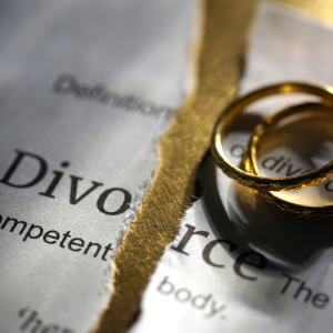 How to Sell a House During a Divorce in Alaska