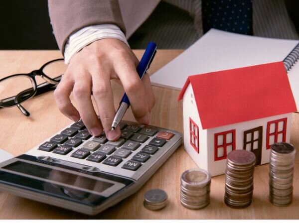 Can You Sell a House With a Mortgage in Alaska