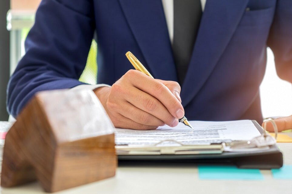 Concept home purchase contract,Businessmen are signing a house purchase contract,The concept of selling a home is signing a contract.