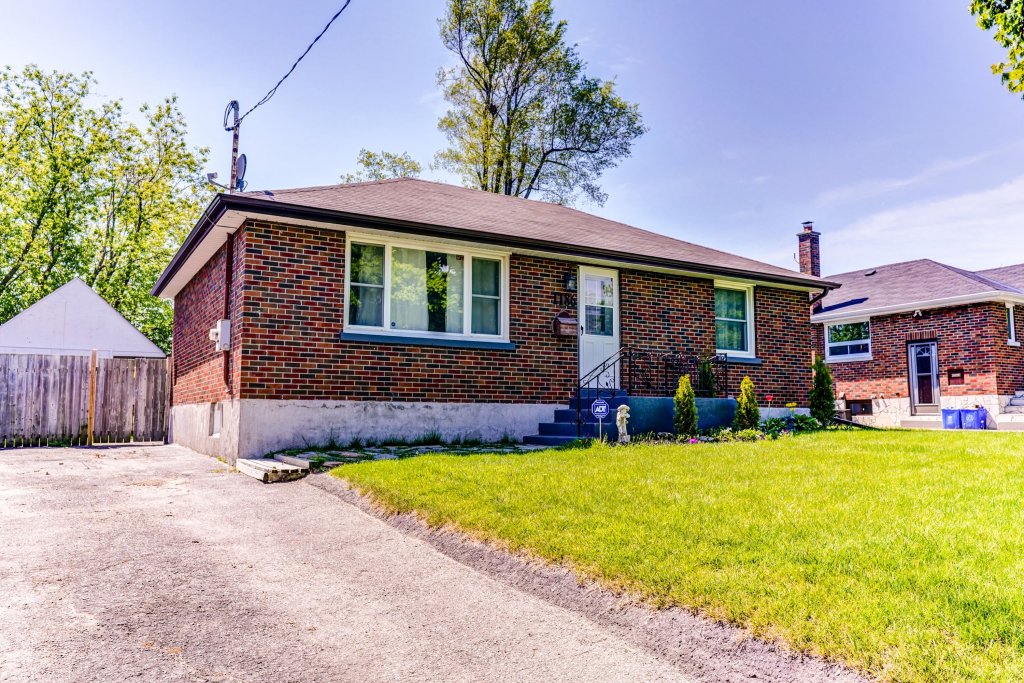Ontario fixer-upper property suitable for renovation or flipping, an example of the homes to flip available off-market