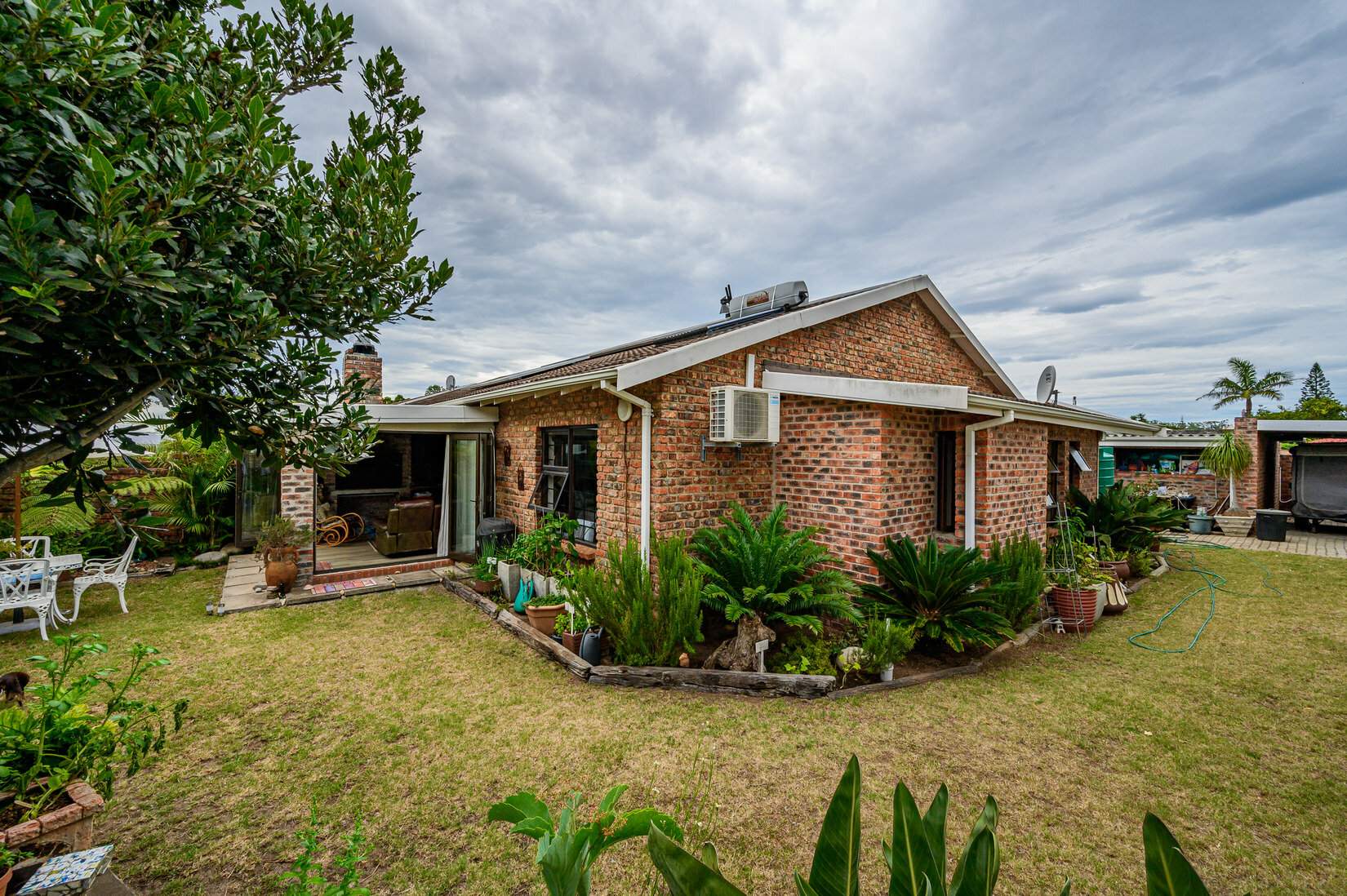 3 Bedroom Townhouse for Sale in Broadwood, PortElizabeth. Louw