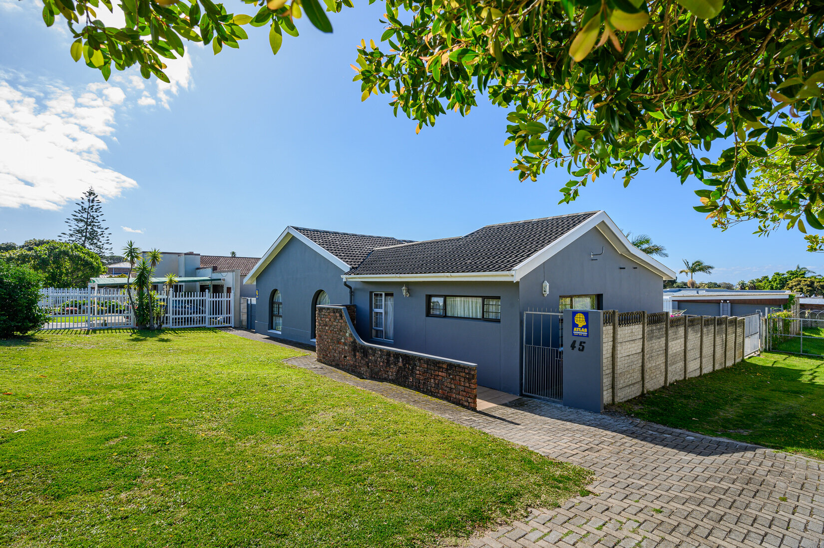 3 Bedroom House for Sale in Broadwood, PortElizabeth. Louw Lochner