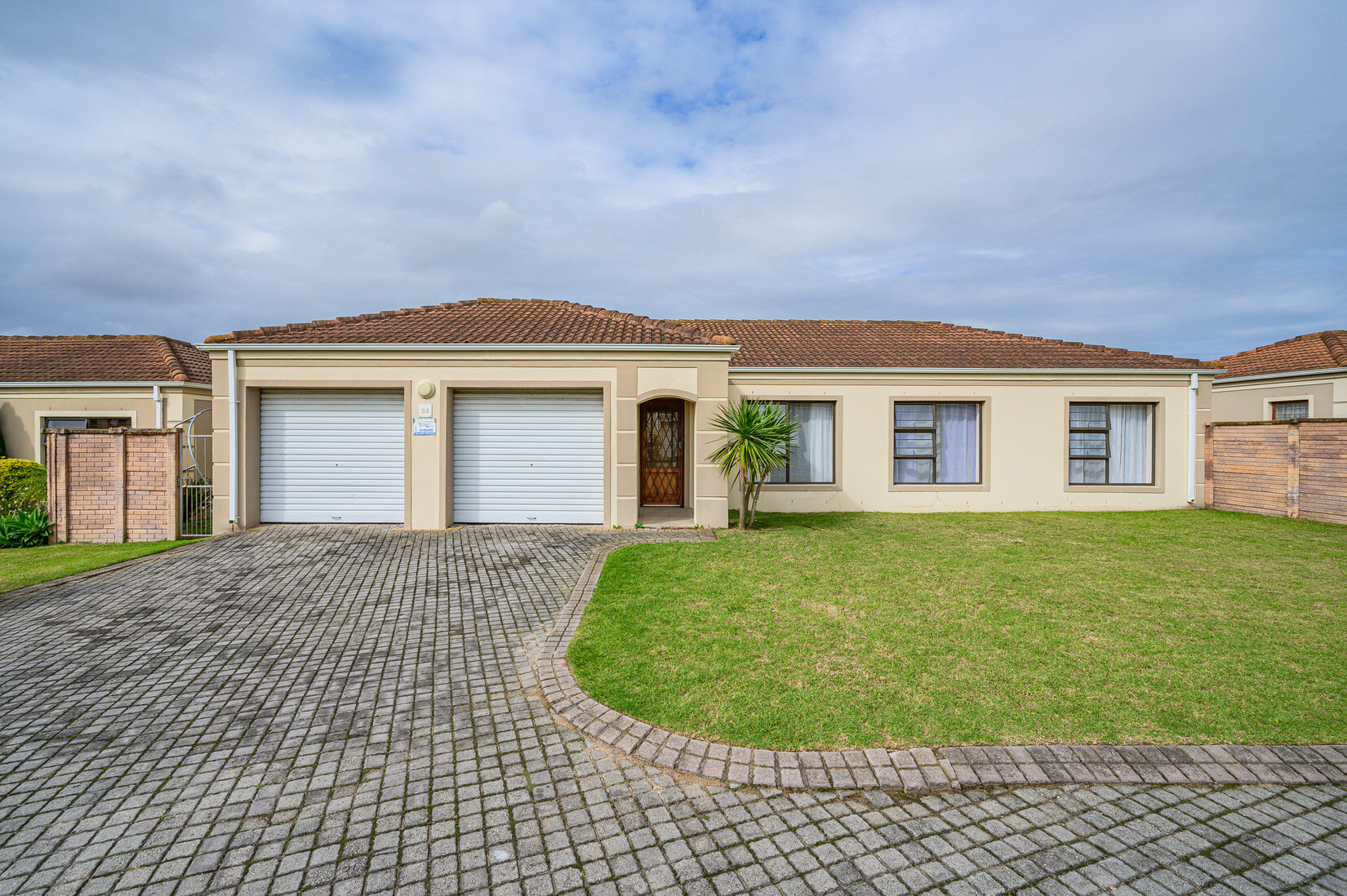 3 Bedroom Townhouse for Sale in Morningside, Port Elizabeth Louw