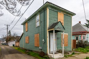 We can buy your Roseburg house in any condition! Contact us today!