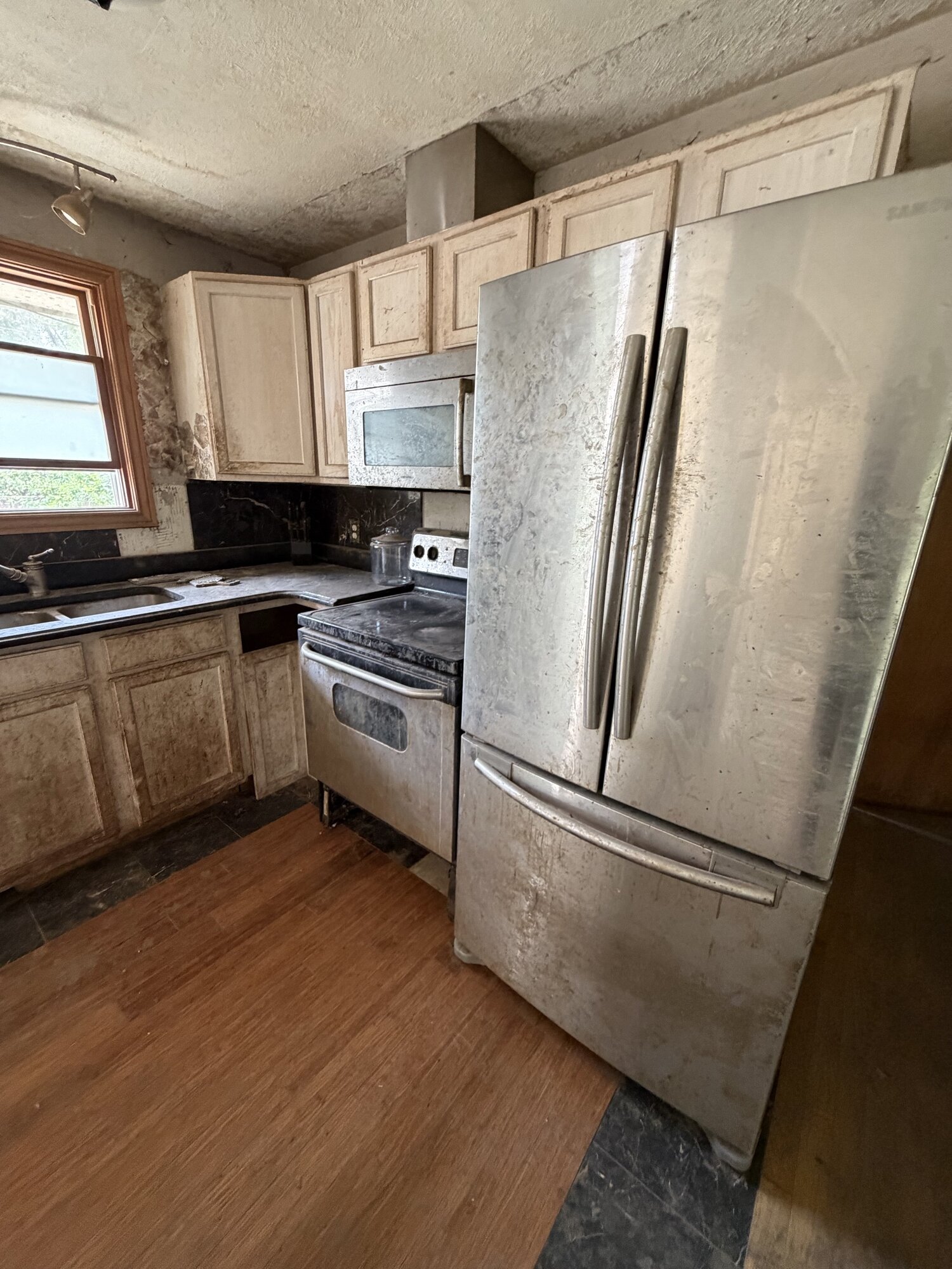 Before: years of grime on the kitchen appliances at 1708 Jewel Dr, Longmont
