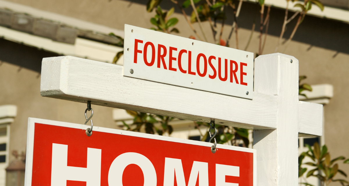 A foreclosure For Sale sign