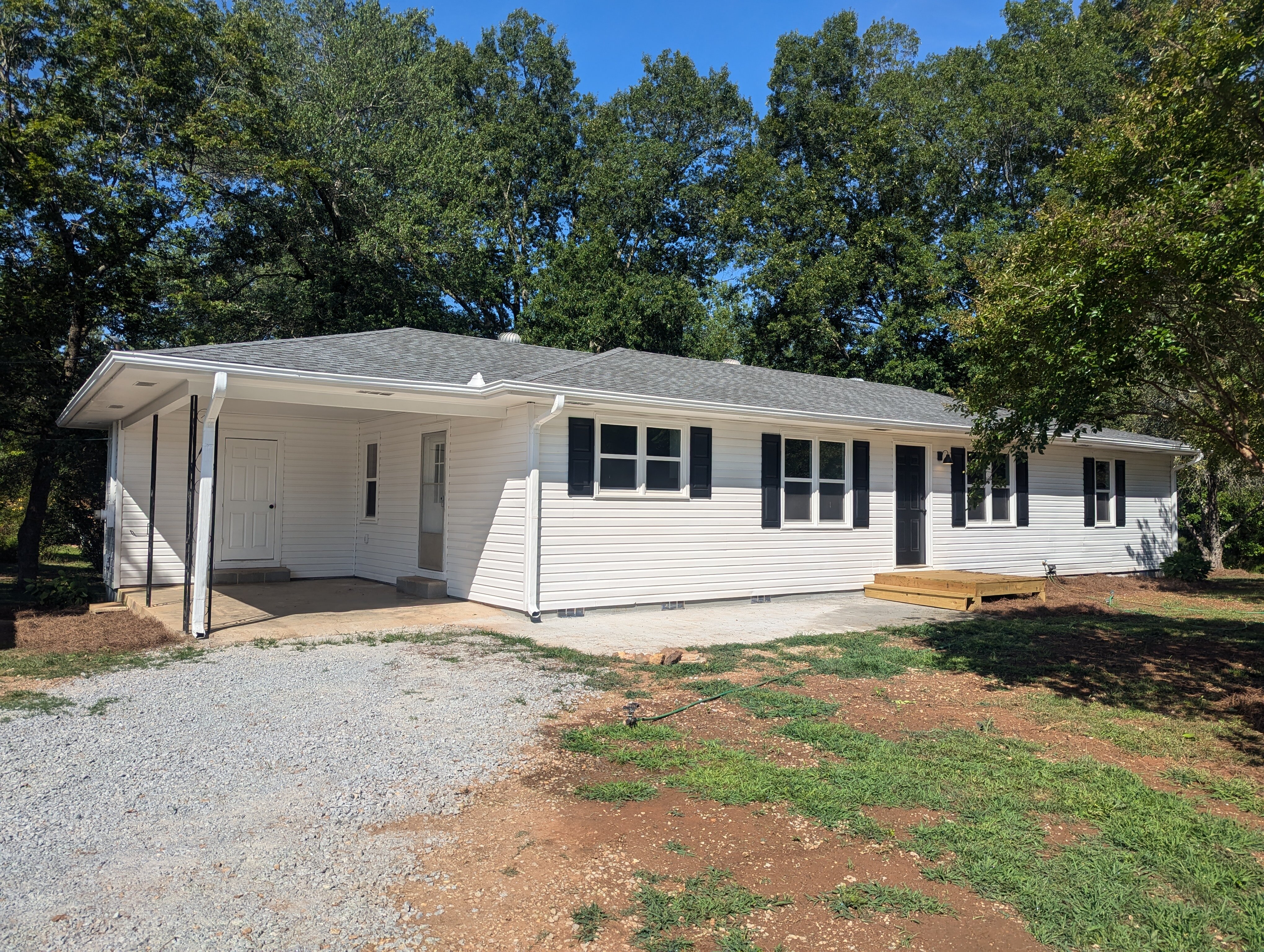 A ranch-style white house bought by We Buy Houses in West Georgia.