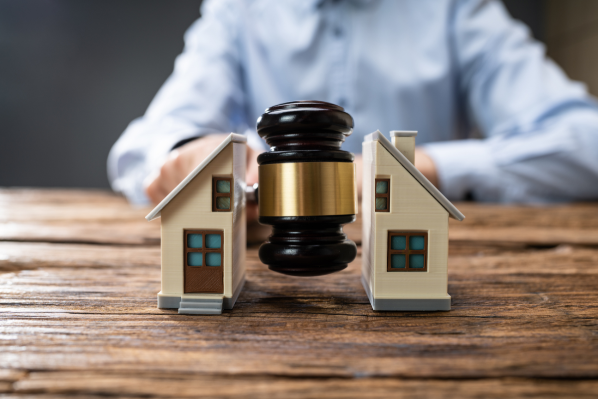 Stock image for selling a house during divorce