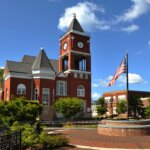 A photo of the old courthouse in downtown Dallas, Georgia