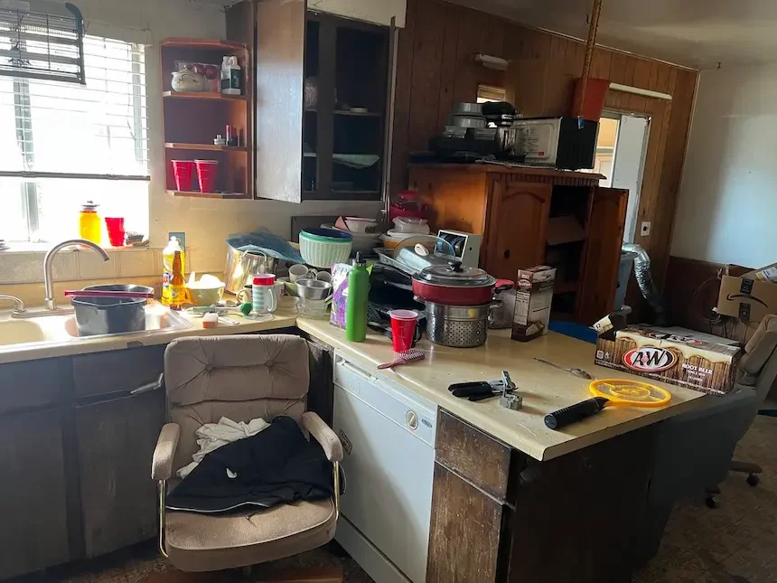 Original 1970s kitchen in a Kearns Utah home — Utah Close Fast buys houses in any condition with no cleaning or repairs needed
