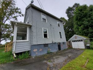 How important is the asking price when selling a house