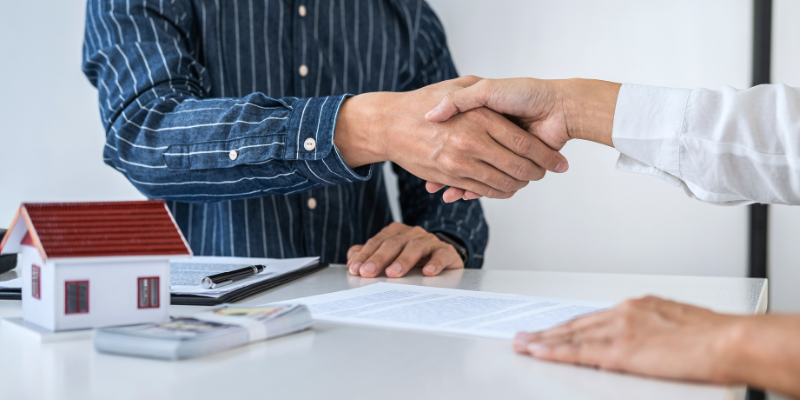Who bears closing costs when selling a house In Michigan