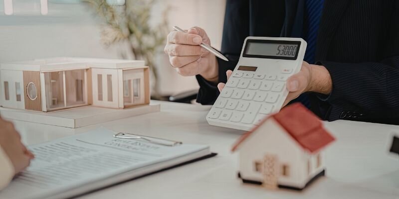 How much should I pay in closing costs in [market_city]