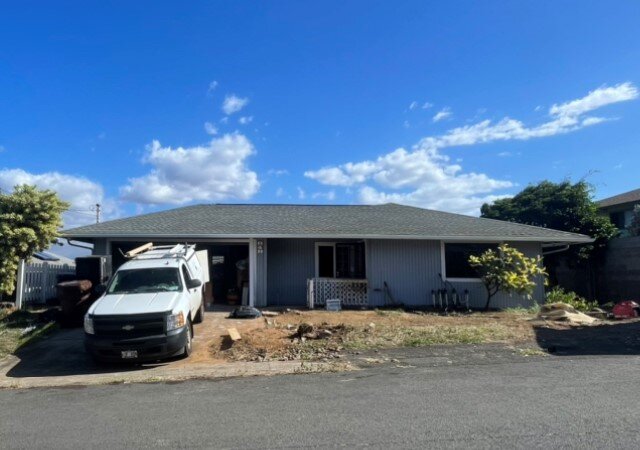 front of a hawaii house that needs repairs