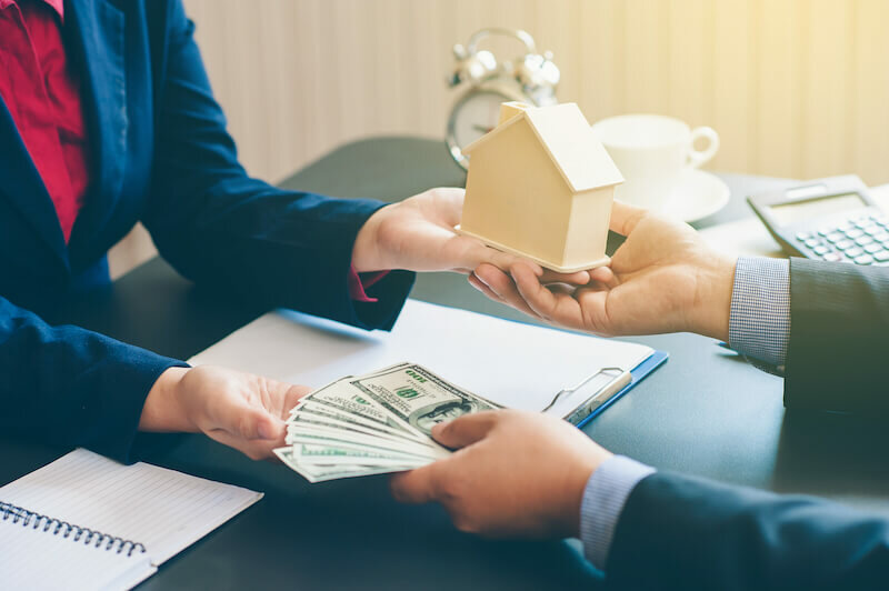 man selling house with lien to a cash home buyer