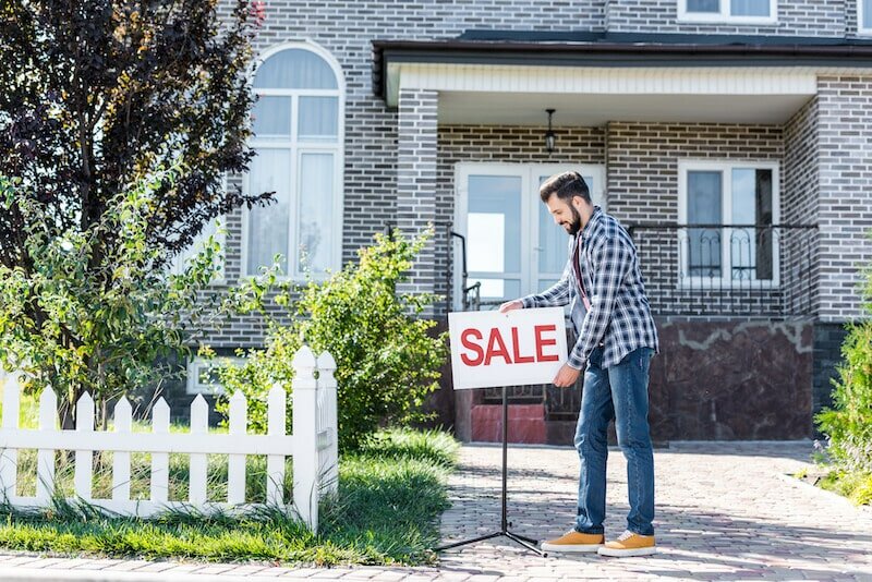 Man Selling His Minnesota Home