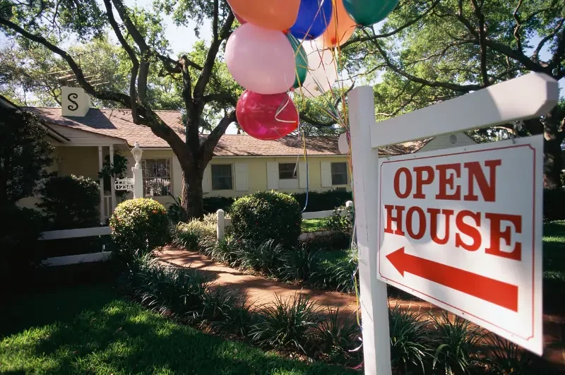 Pros and Cons of Open Houses: How To Run One To Sell It Fast
