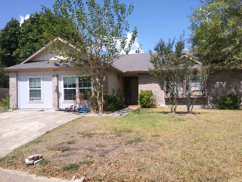 11435 Red Feather Ln - Wholesale Deal in San Antonio, TX