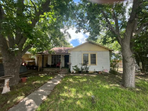 559 W Nacogdoches St | HOT Wholesale Deal in New Braunfels, TX