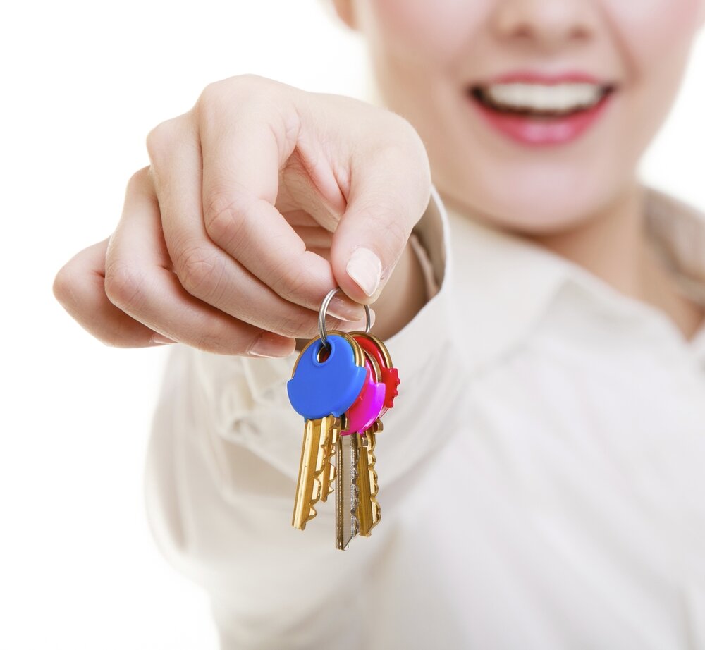 Handing keys to real estate agent