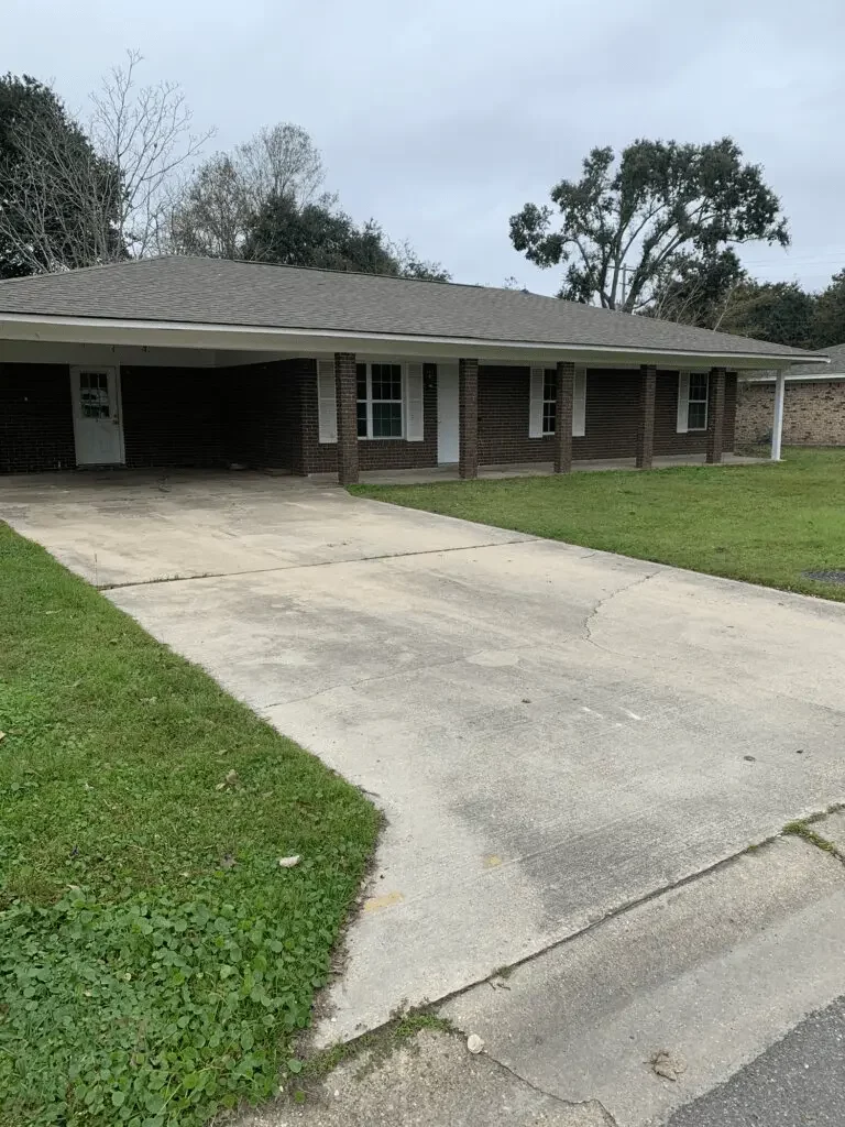 single-story-brick-home-available-to-sell-house-fast-for-cash.
