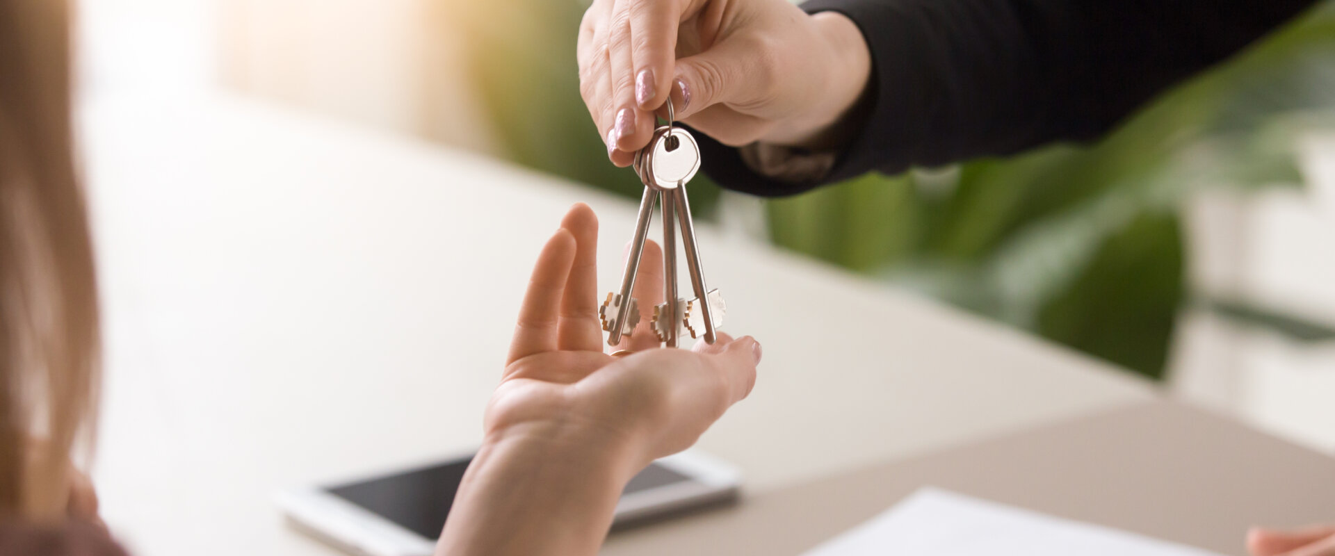 Homeowner handing over house keys to Southern Properties United for a fast cash sale in Mississippi
