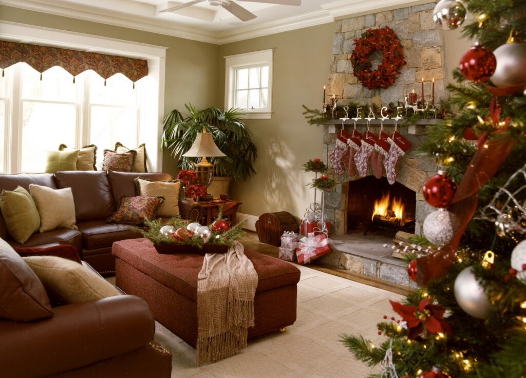 use a professional interior designer to help you sell your house during the holidays!