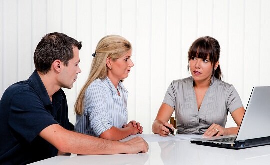 Lender talking with her clients when they can not make their mortgage payments in greenville nc