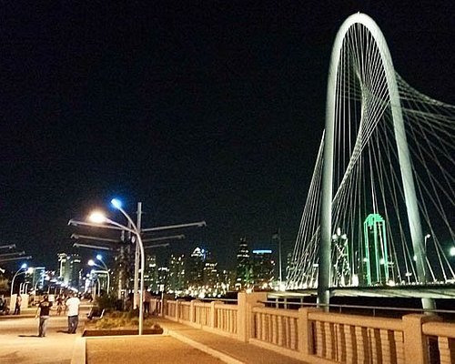 Places To Walk Around In Dallas Texas At Night