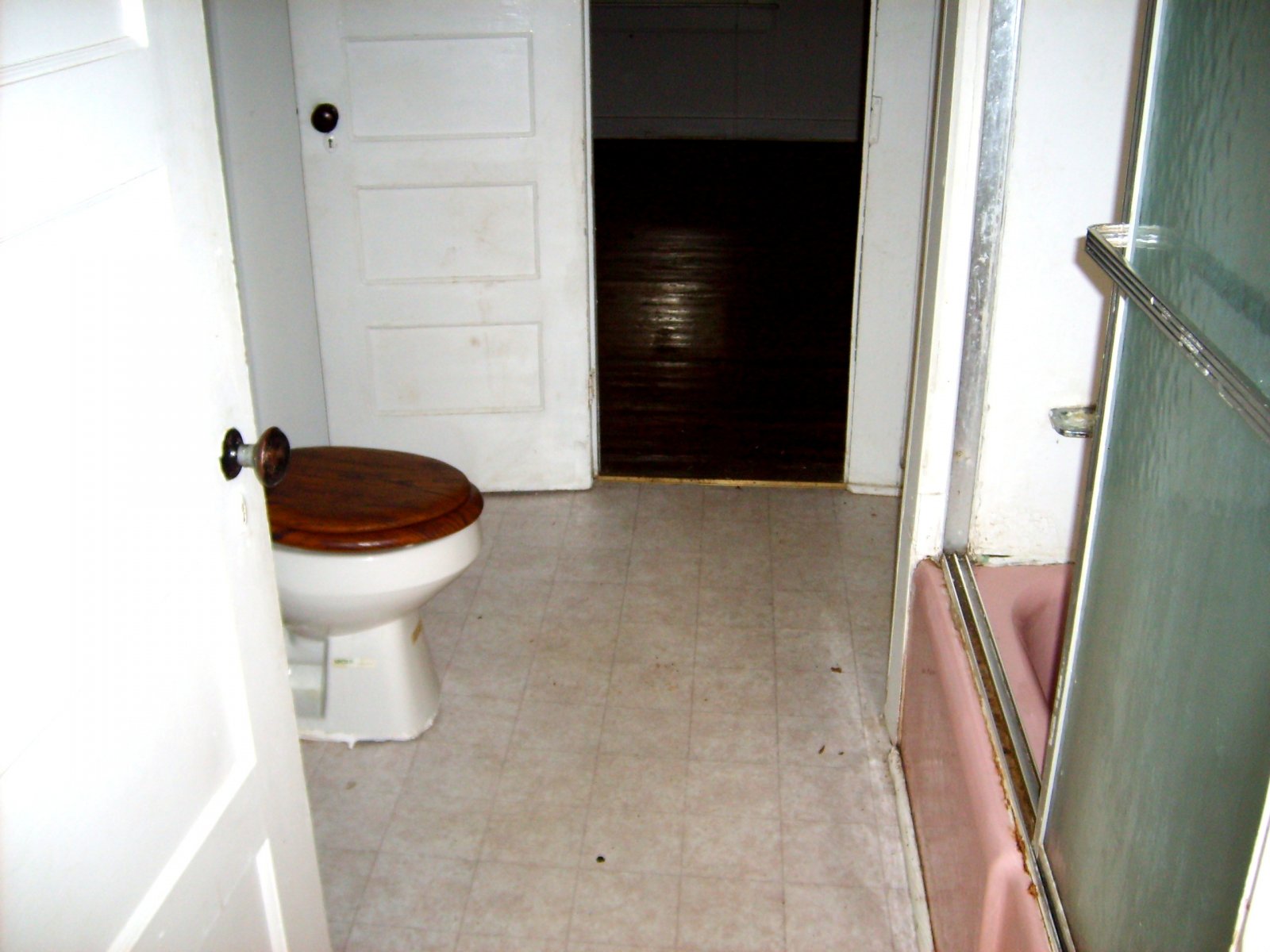 Bathroom 1 Before