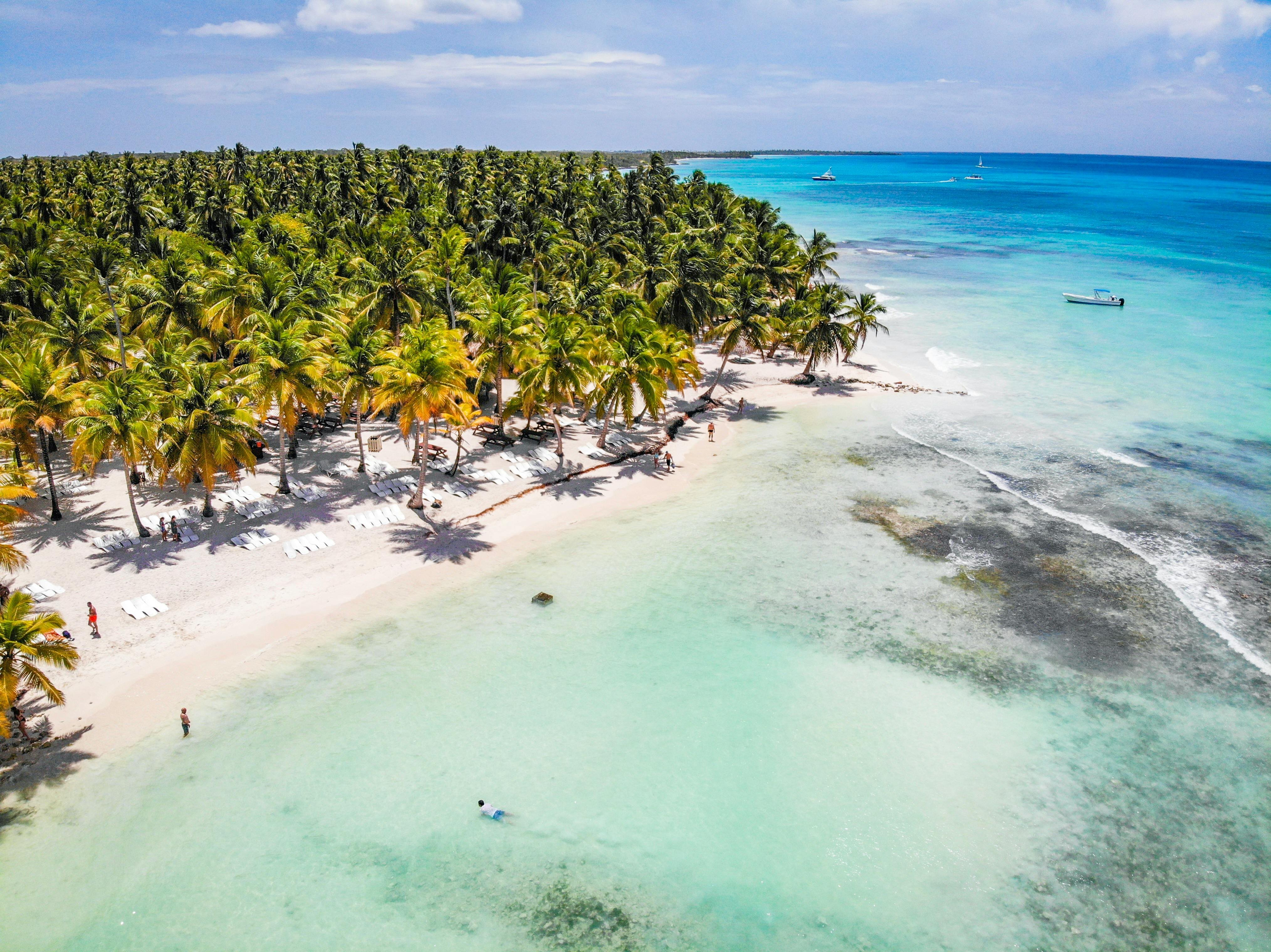 Beachfront vacation rentals and condos available for short-term stays — family and group friendly.