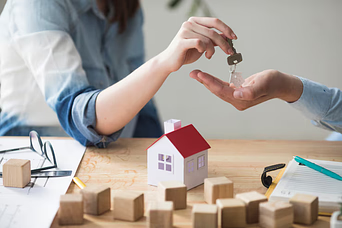Cash Home Buyers vs. Traditional Sales: What’s Best for You? 