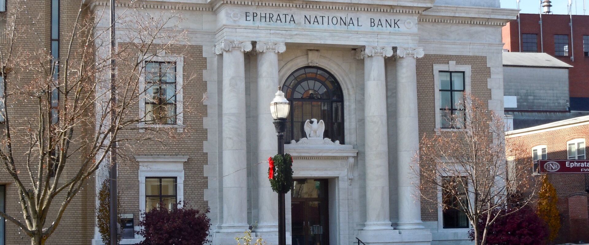 https://upload.wikimedia.org/wikipedia/commons/f/f2/Ephrata_National_Bank_PA.jpg