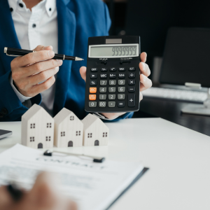 Who pays for closing costs when selling a house In California