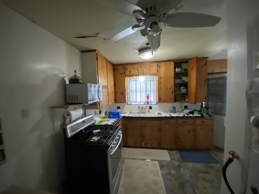 we buy houses in Dickinson with old kitchens