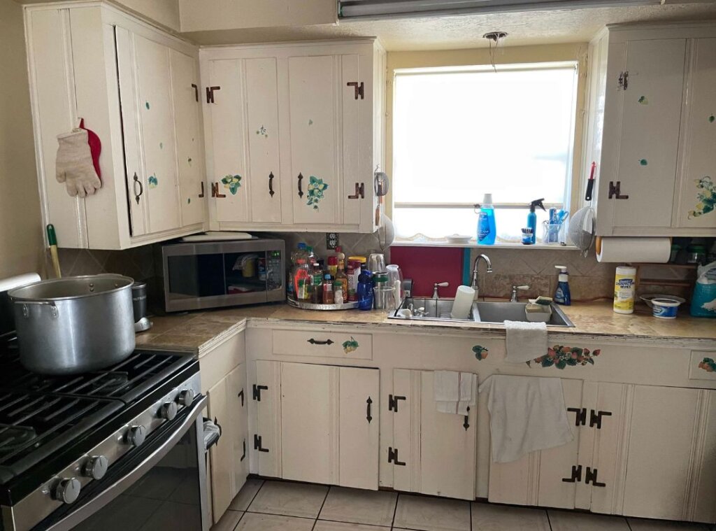 We buy houses in Houston with old kitchens