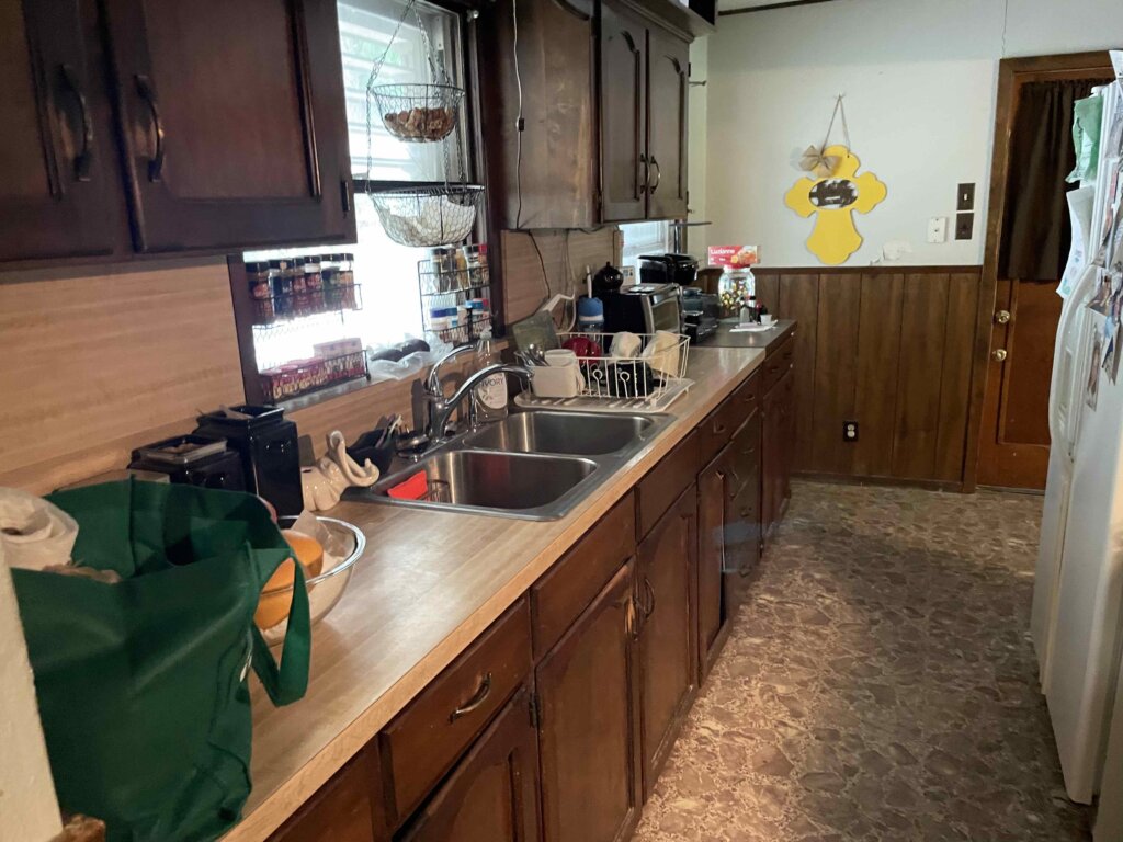 we buy houses in Santa Fe with old kitchens