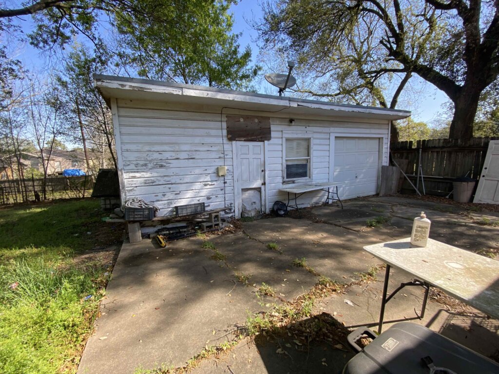We buy vacant houses