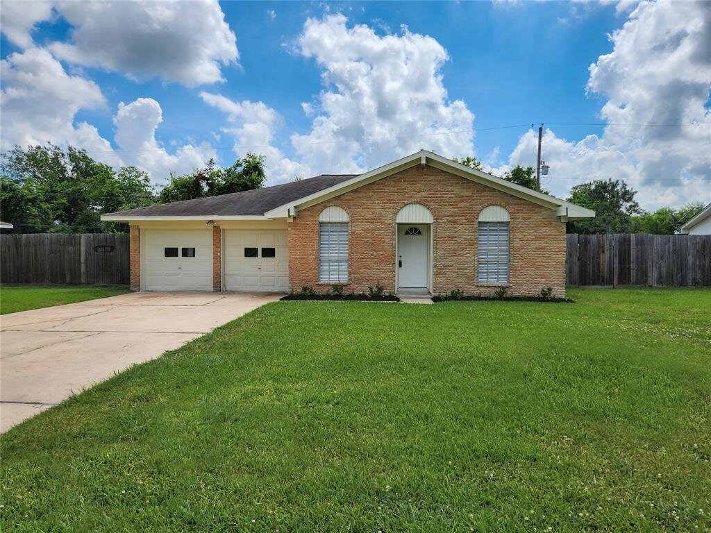 Stansel Dr, Alvin Home