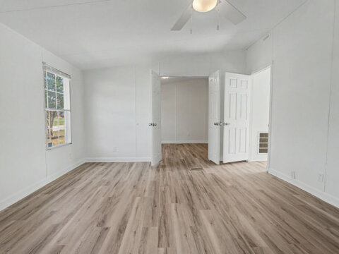 105-glenmont-ln-greenville-sc-owner-financing-master-bedroom.webp