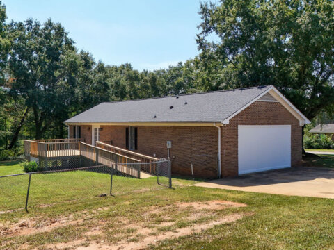 Spacious backyard of home for sale in Cowpens, SC