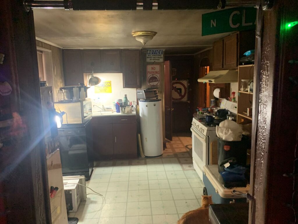 Bridgeport Chicago 6 unit garden apartment before renovation.