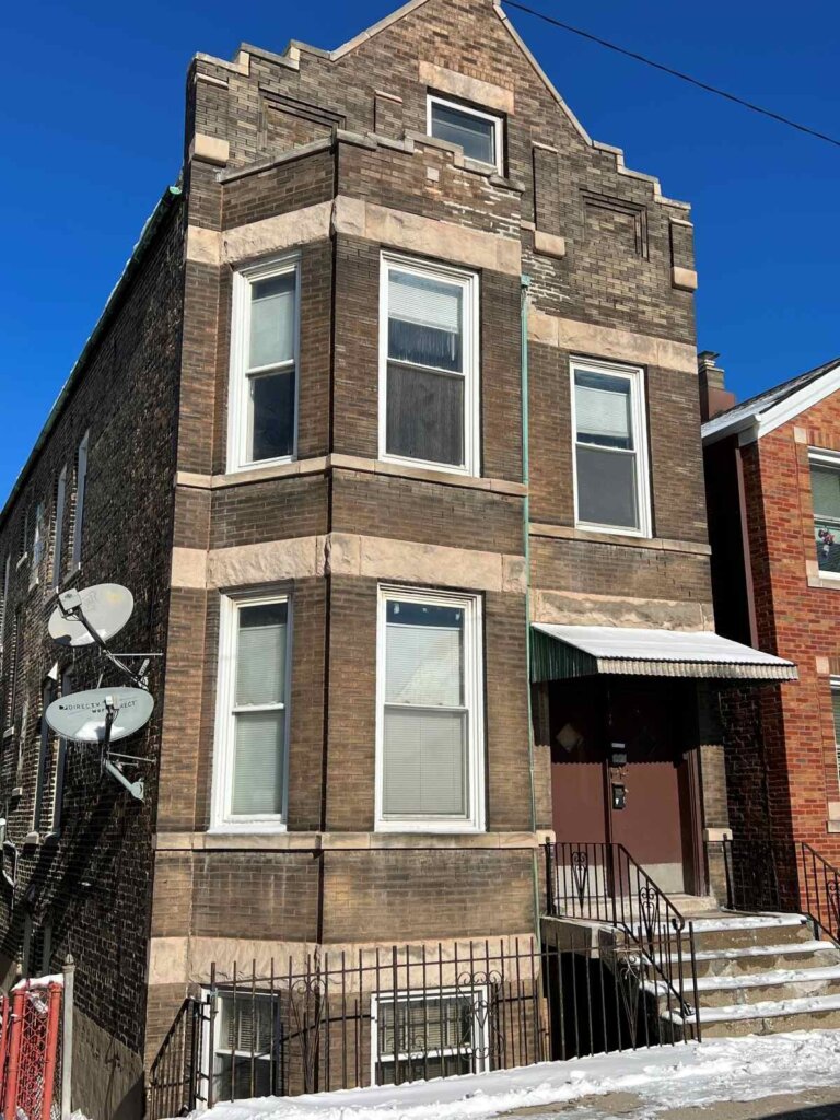 Bridgeport Chicago 6 unit building purchased by Braddock Investment Group Inc. Needed a complete gut rehab.