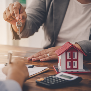 Am I Able to Sell a House With a Mortgage in Illinois