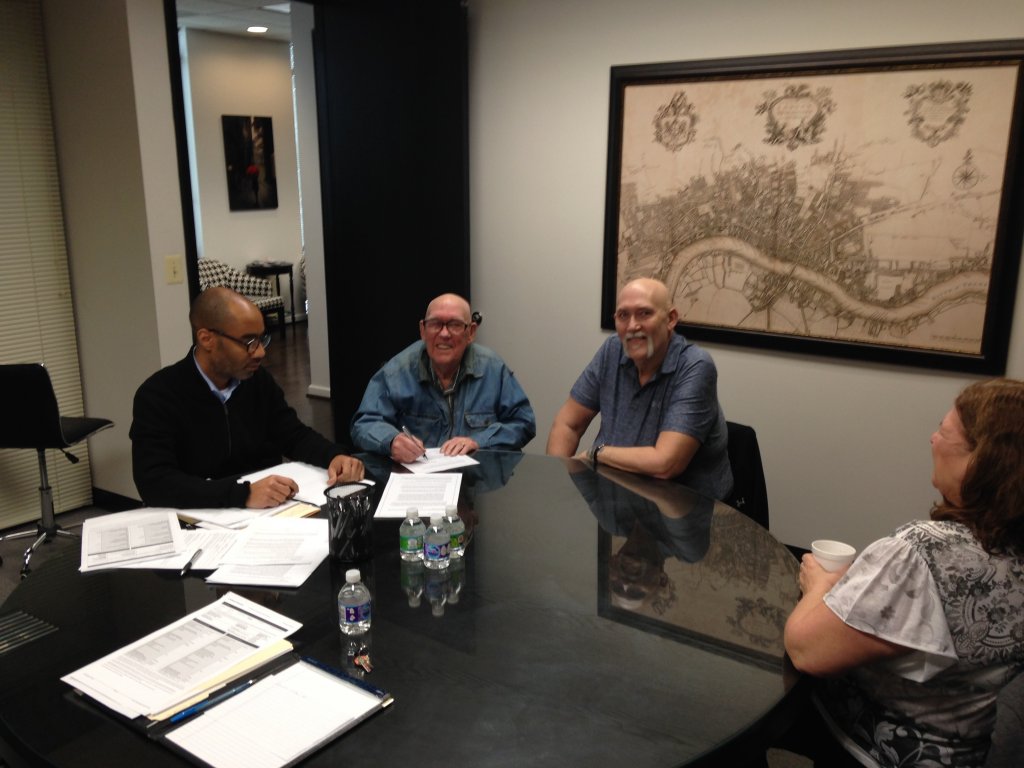 Happy-Homeowners-sell-their-Baltimore-home-fast-for-cash.