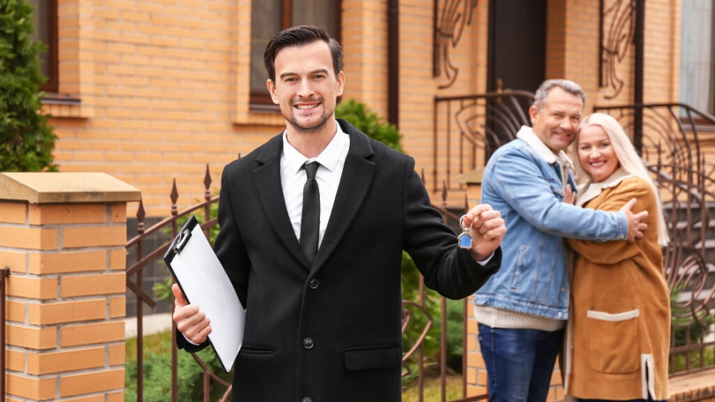 real estate agent role